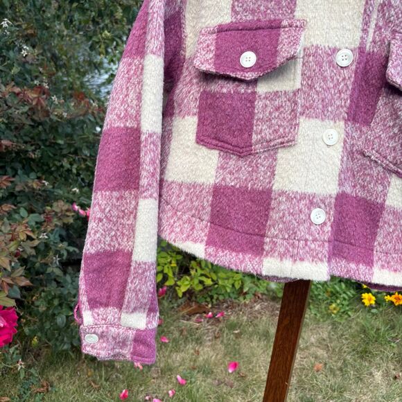 Mable Micah Brushed Fuzzy Textured Pink Plaid Crop Button Down Jacket size Small - Picture 10 of 11